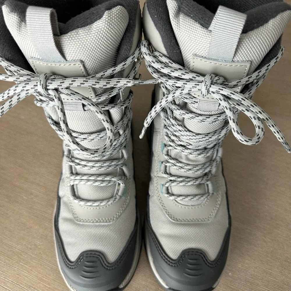 3M Thinsulate Light Gray and Dark Gray Winter Boots 6